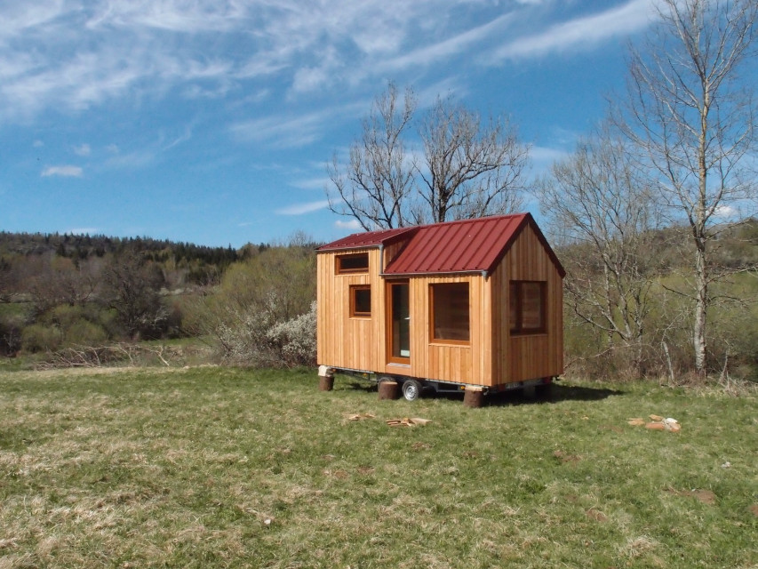 Tiny house dans un champ